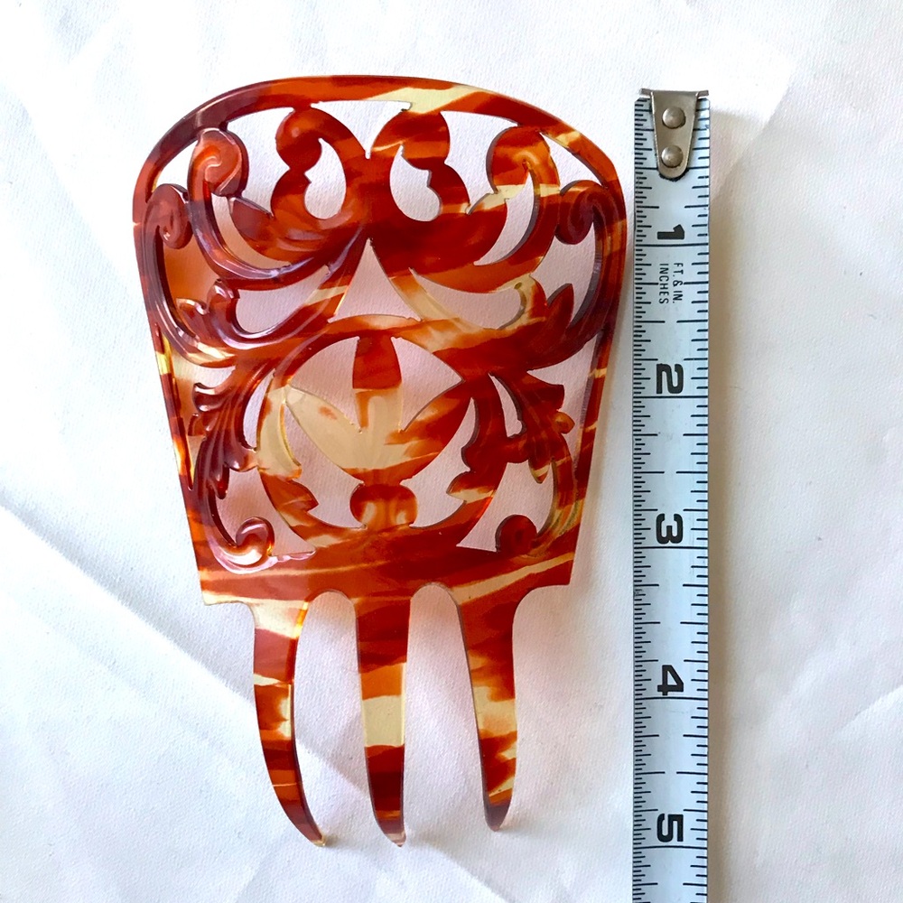 Valencia Celluloid Tortoiseshell Hair Comb - Picture 4 of 6